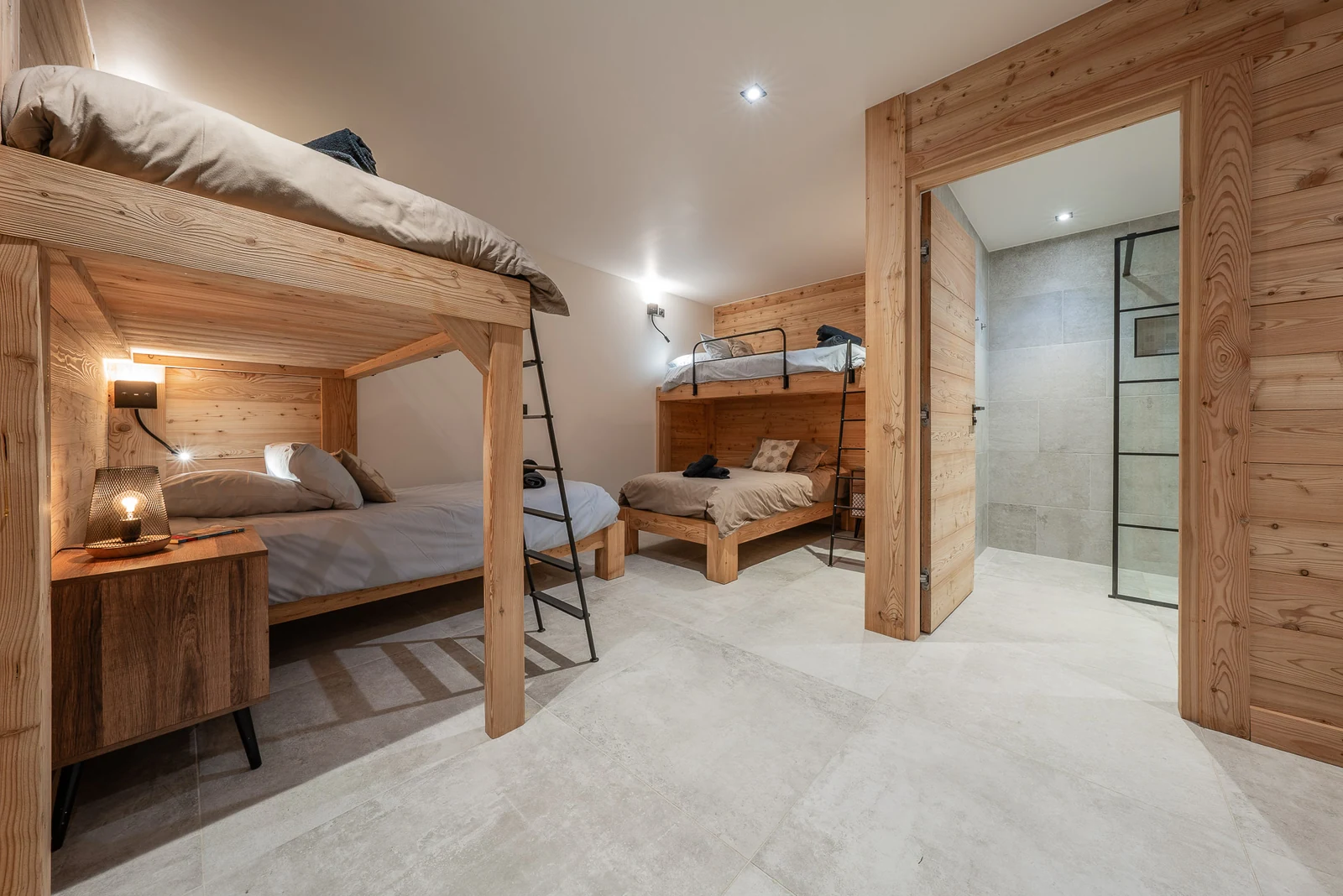 Chalet L'Étoile — chambre avec lits superposés