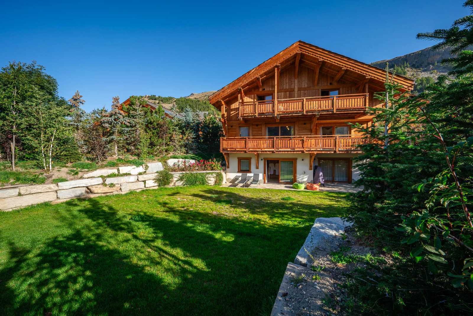 Chalet Le Flocon — chalet et jardin clos