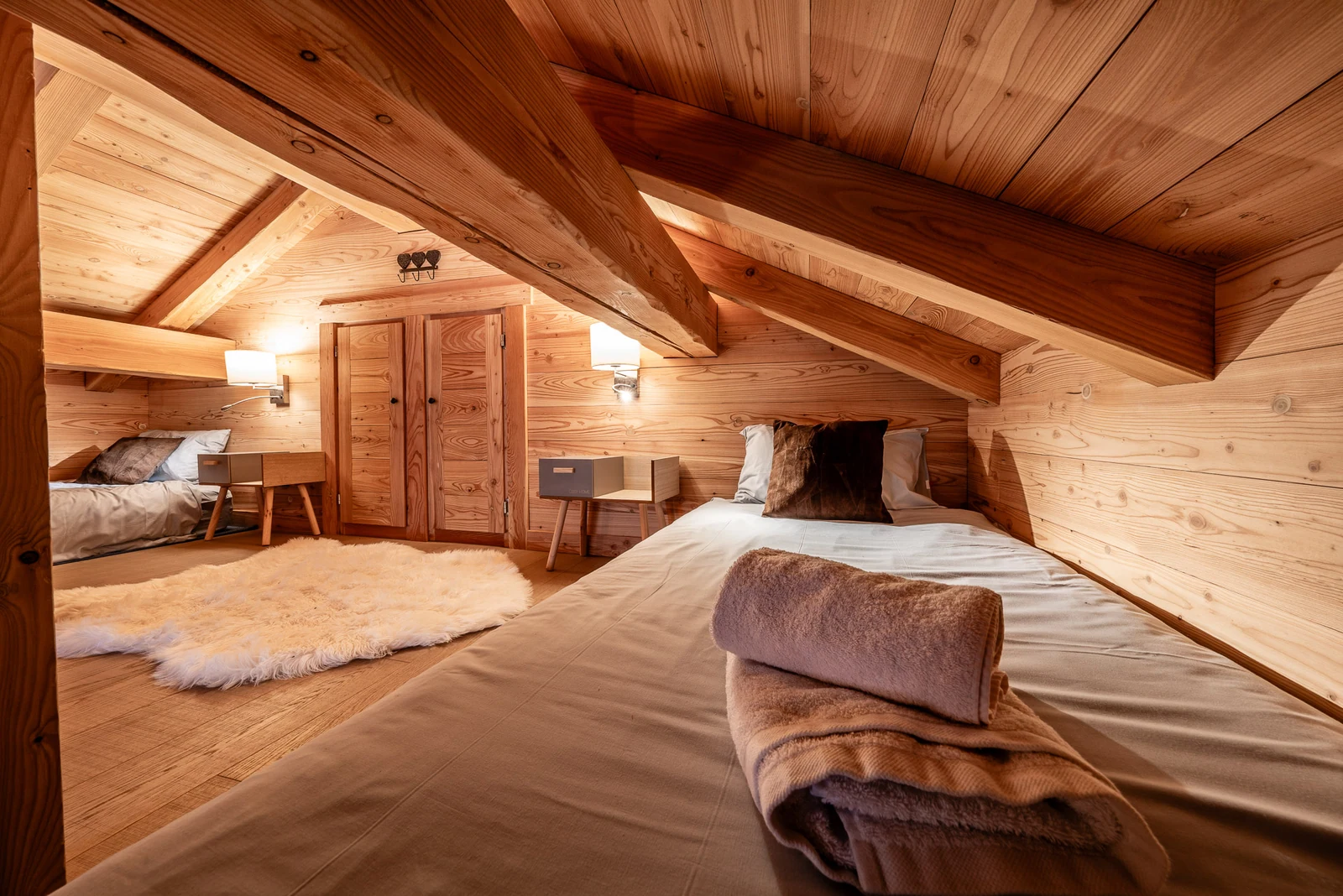 Chalet Le Flocon — chambre mansardée sous les toits